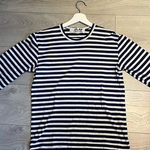 Fits small - more like a Small.